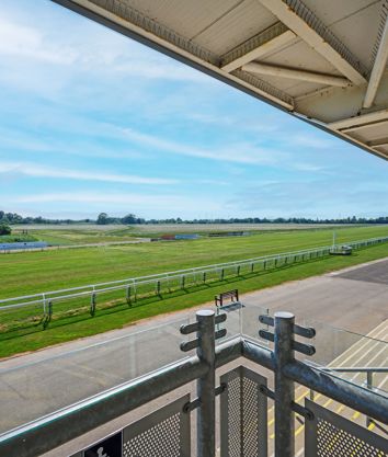 067-Huntingdon Racecourse LARGE-Z72_9618-Edit.jpg