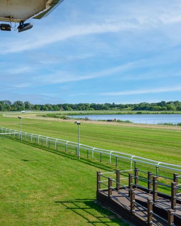 068-Huntingdon Racecourse LARGE-Z72_9624-Edit.jpg