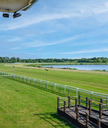 068-Huntingdon Racecourse LARGE-Z72_9624-Edit.jpg
